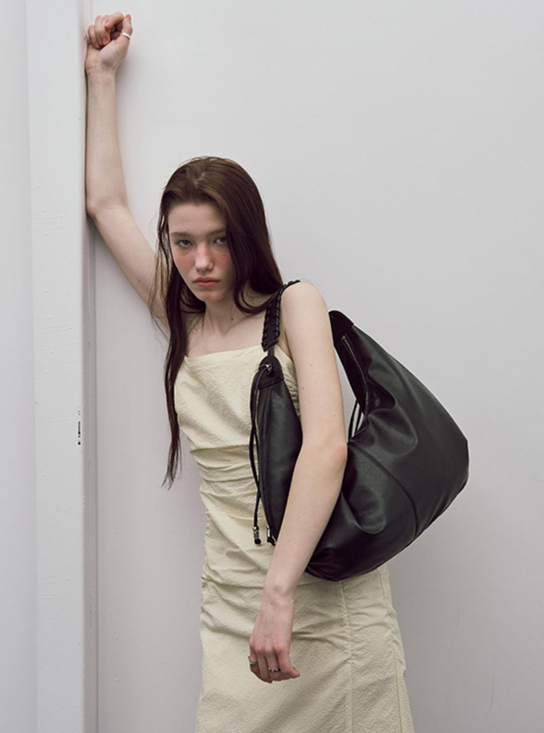 Beth Shoulder in Black UB5SB080-10