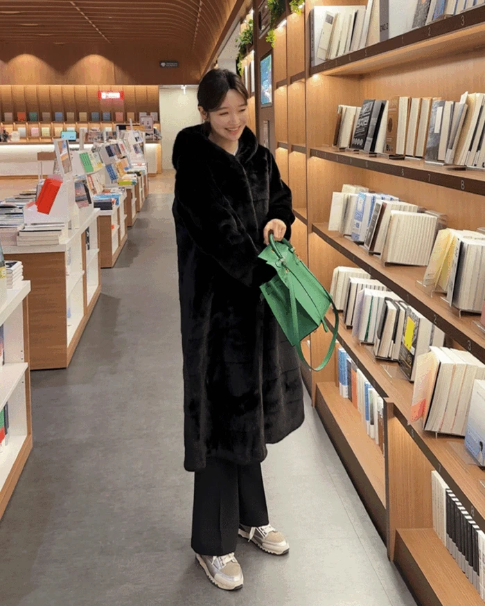 블랙 플럭밍크 후드코트