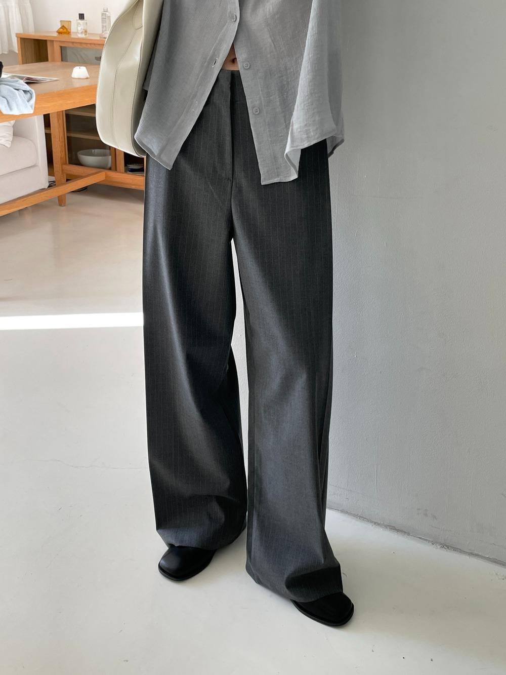 페미니크 사이드 핀턱 스트라이프 슬랙스 (2color)