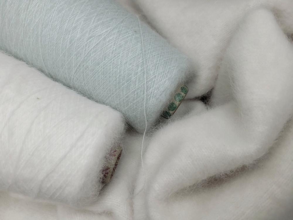 200g(재구매쿠폰20%할인 /ss시즌할인) 울블렌드 앙고라 모헤어 콘사 // 헤어감이 정말 부드럽고 촉촉합니다.