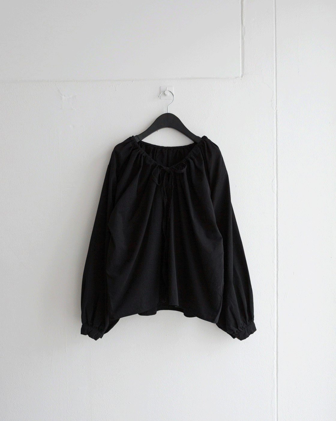 코튼 리본 셔링 블라우스(2컬러)