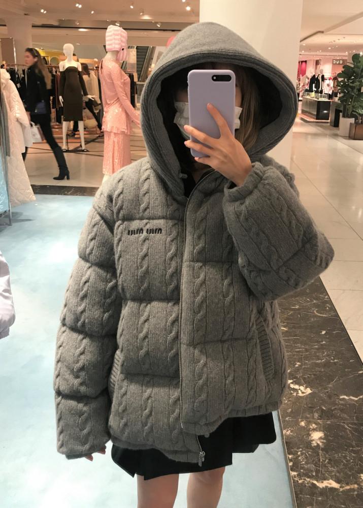 [Miu Miu] 미우미우 로고 캐시미어 구스 다운 후드 재킷 (2컬러) ML725