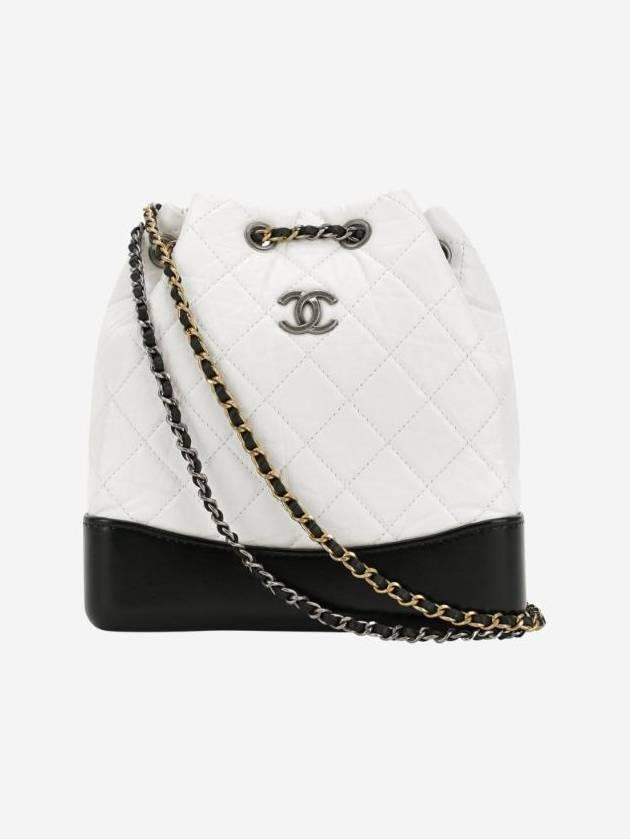 샤넬 스몰 가브리엘 백팩 빈티지 카프스킨   골드 실버 메탈 화이트 블랙   |   발란코드 [65467907]