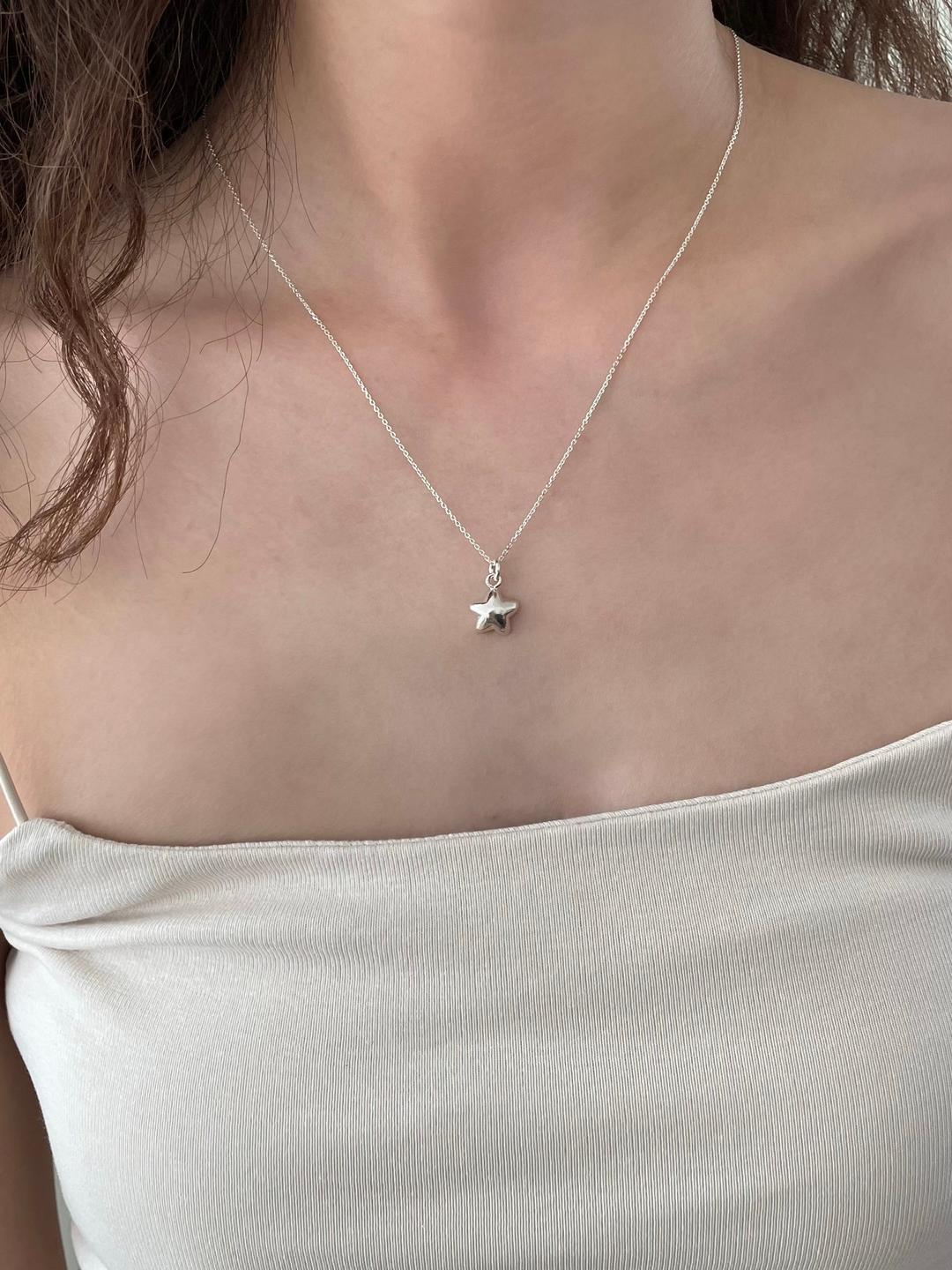 Petit star necklace