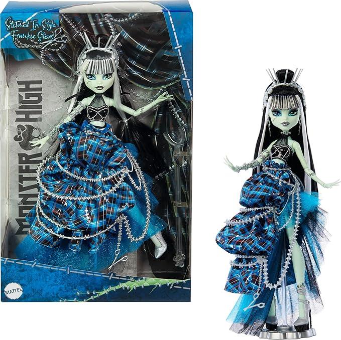 Monster High 인형, 프랭키 스타인 스티치 인 스타일 패션 수집품, 블루 격자무늬 꾸뛰르 가운 및 바느질에서 영감을 받은 액세서리(아마존 독점)