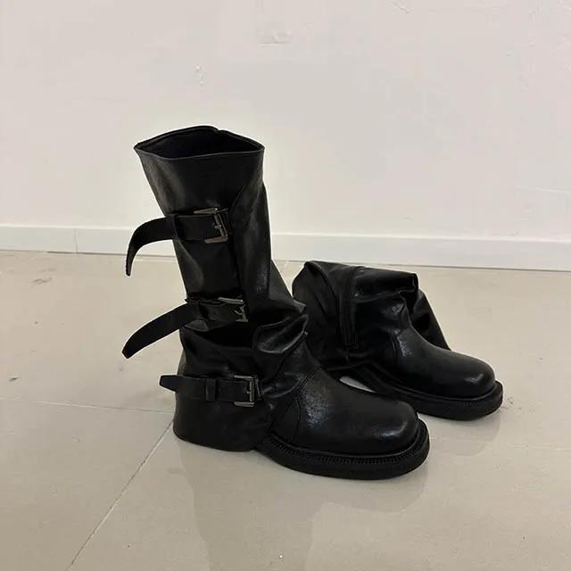 Warmer buckle middle boots