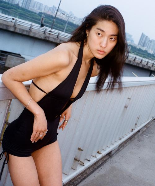 딥 브이컷 홀터넥 바디수트 스윔수트_ 블랙