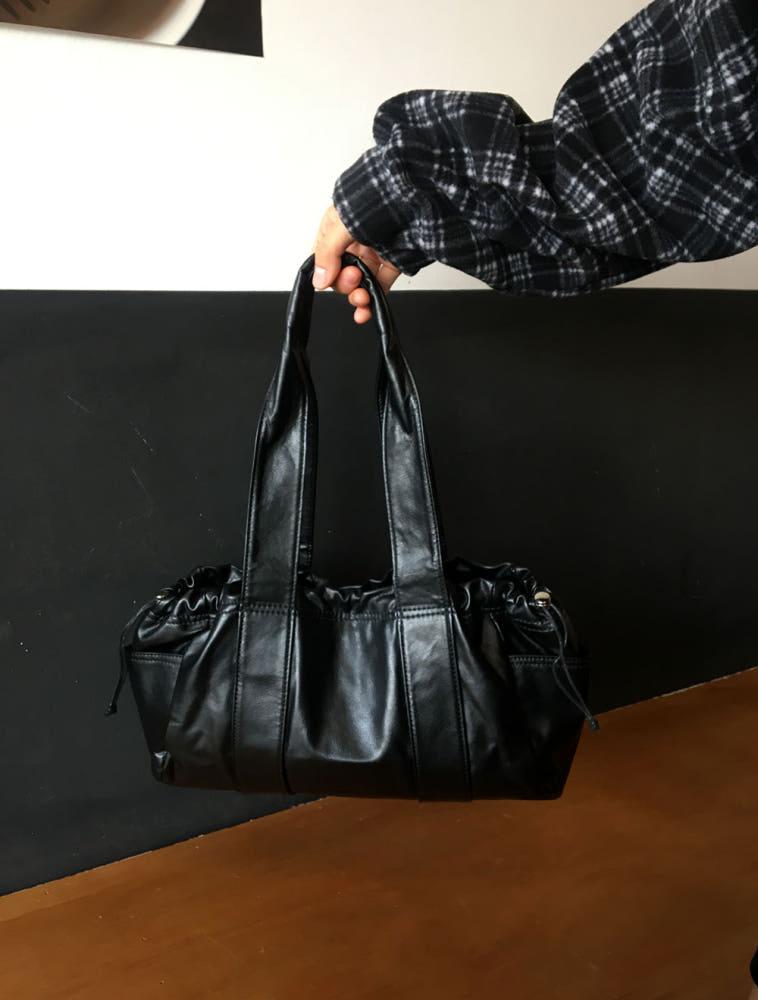 리타 라운드 스트링 레더 숄더백 (2color)