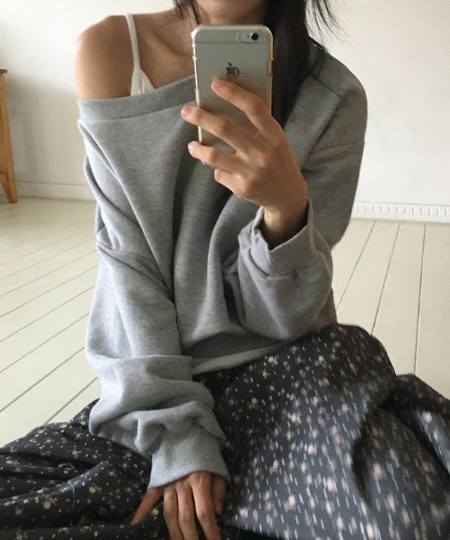 데일리쥬 노트 오버핏 원숄더 맨투맨