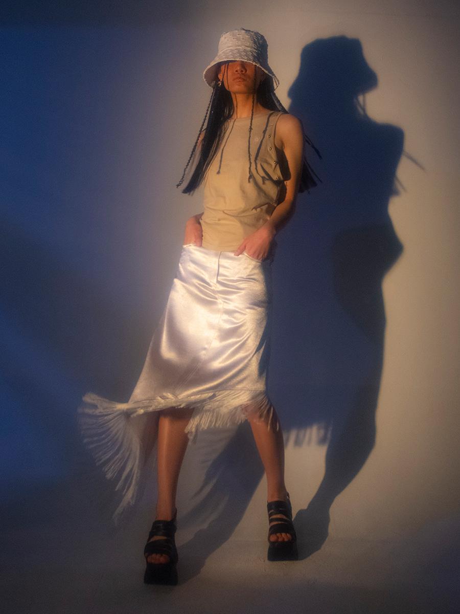 G_DIAGONAL LINE TASSLE SKIRT / WHITE