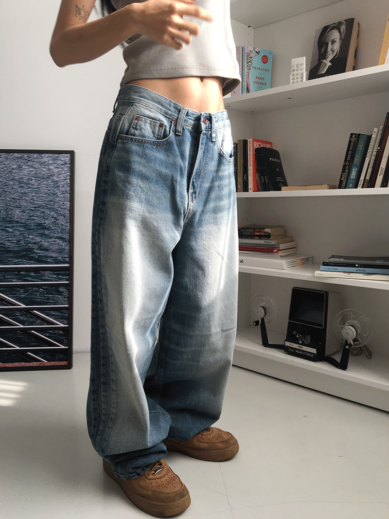 HIGHLIGHT WASHED WIDE JEAN