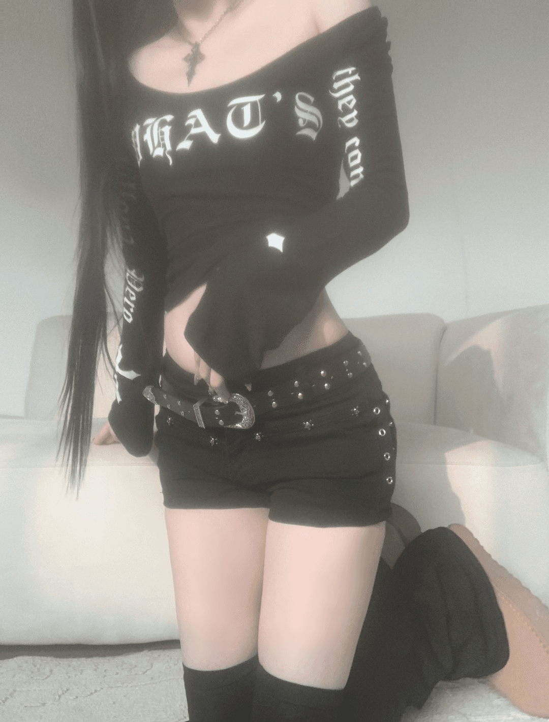 Finchro Lettering Cross Top (black)