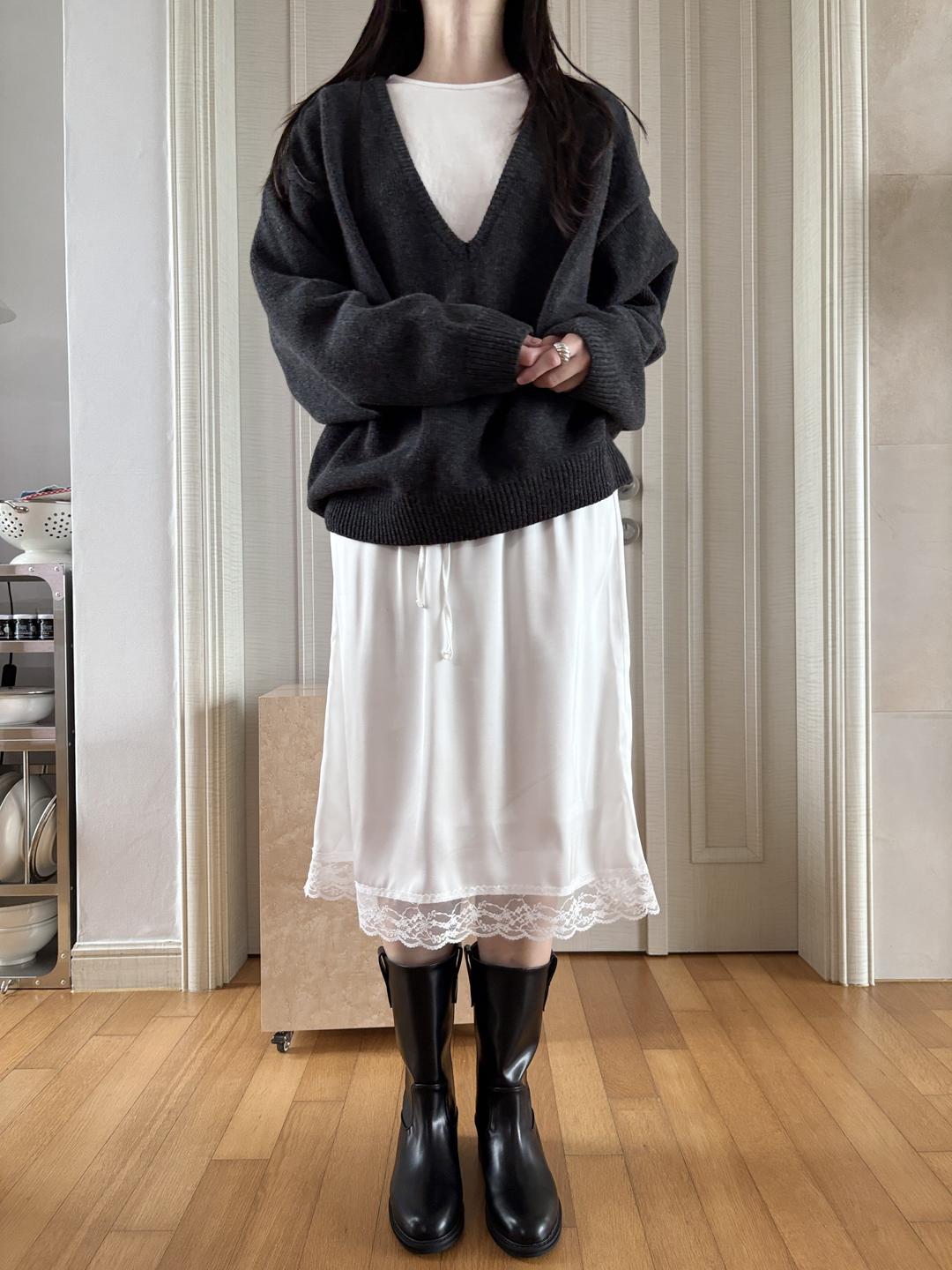 Lambs wool heavy v-neck knit (2C)