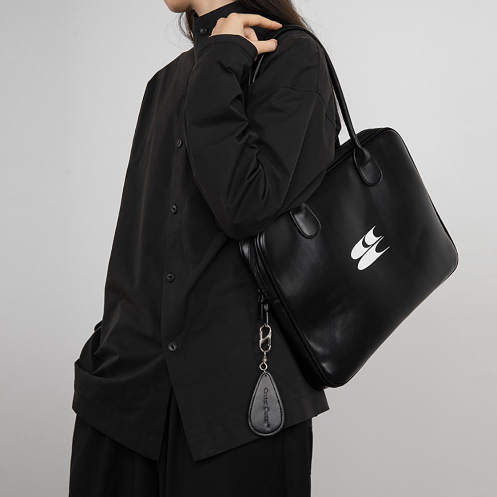 크라잉센터 16인치노트북가방 스퀘어숄더백 큰가방 노트북백