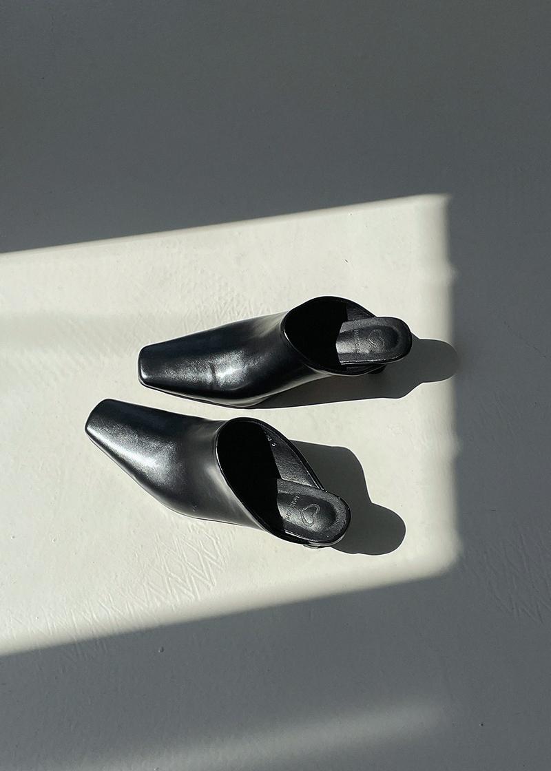 sleek kitten mule (3c)