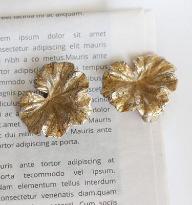 NAPIER 골드 잎 귀걸이