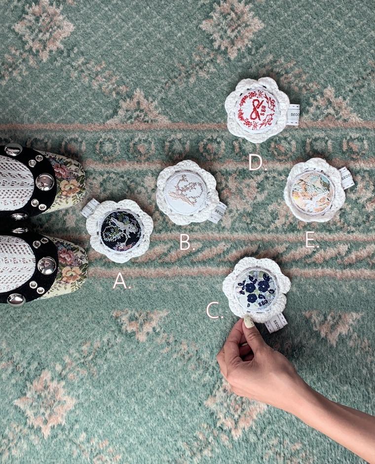 자가드 자수 브로치