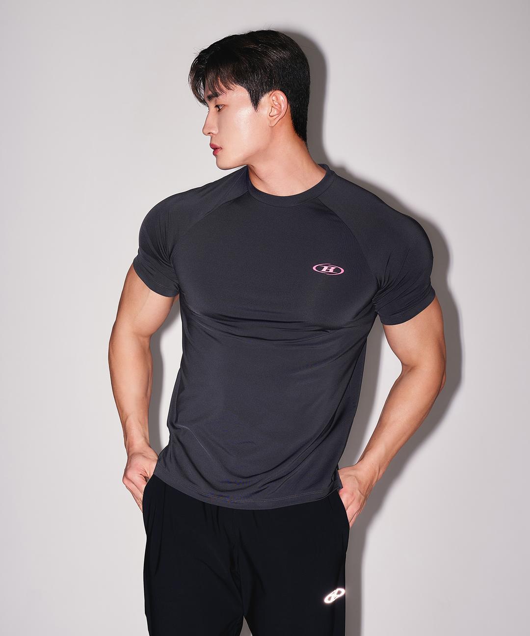 BRN SQUARE QUICK DRY T-SHIRTS [CHARCOAL]
