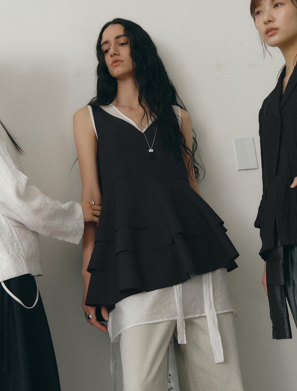 [1st REORDER] CRINKLE RUFFLE TOP [BLACK]