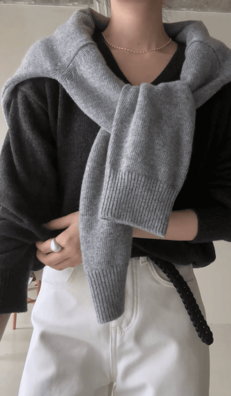 글로리 브이넥 니트