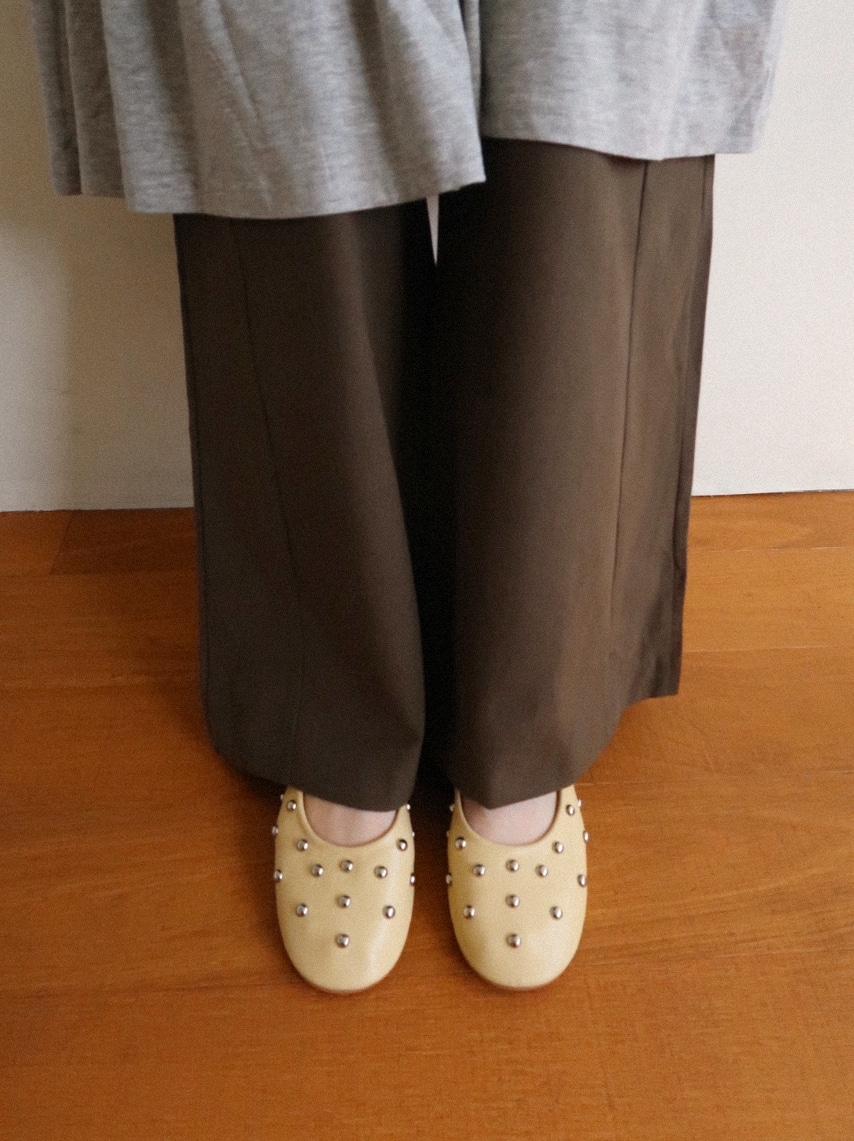 ROUND STUD FLATS