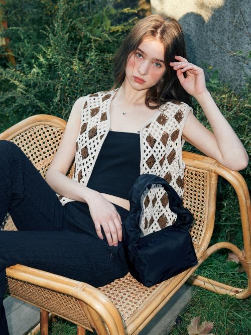 EYELET KNIT VEST_BROWN (EEOR2JKR01W)