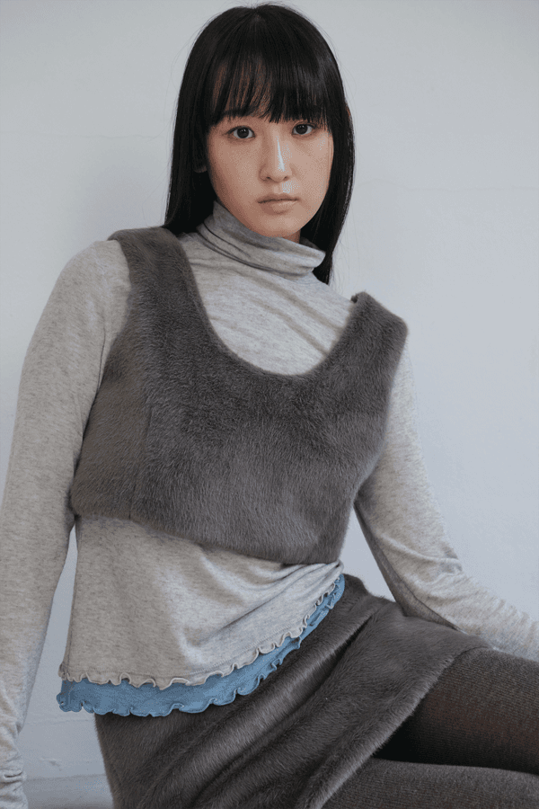 [PEEP] Smoke Gray Fur Bustier