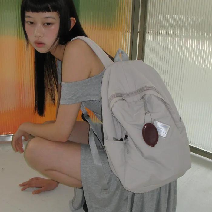 0002 HideSlot Classic Backpack_Ash Milk