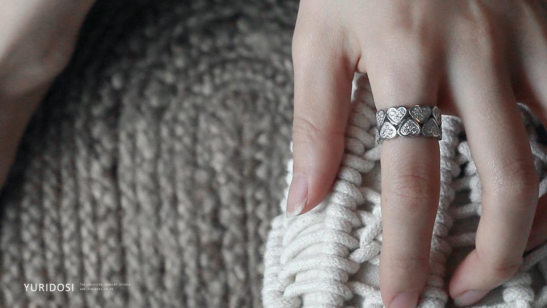 925 Silver CZ Stone Heart Union Wide Ring