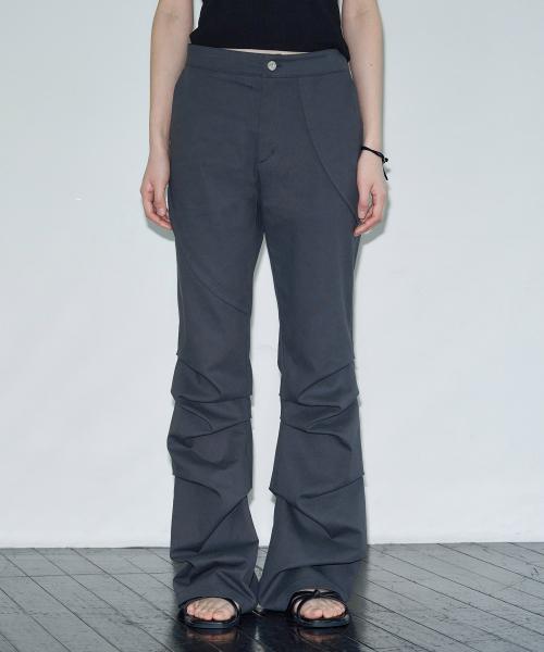 이레귤러 코튼 플레어 턱 팬츠 [charcoal]