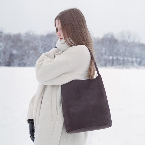 Large Mug shoulder bag Suede Umber