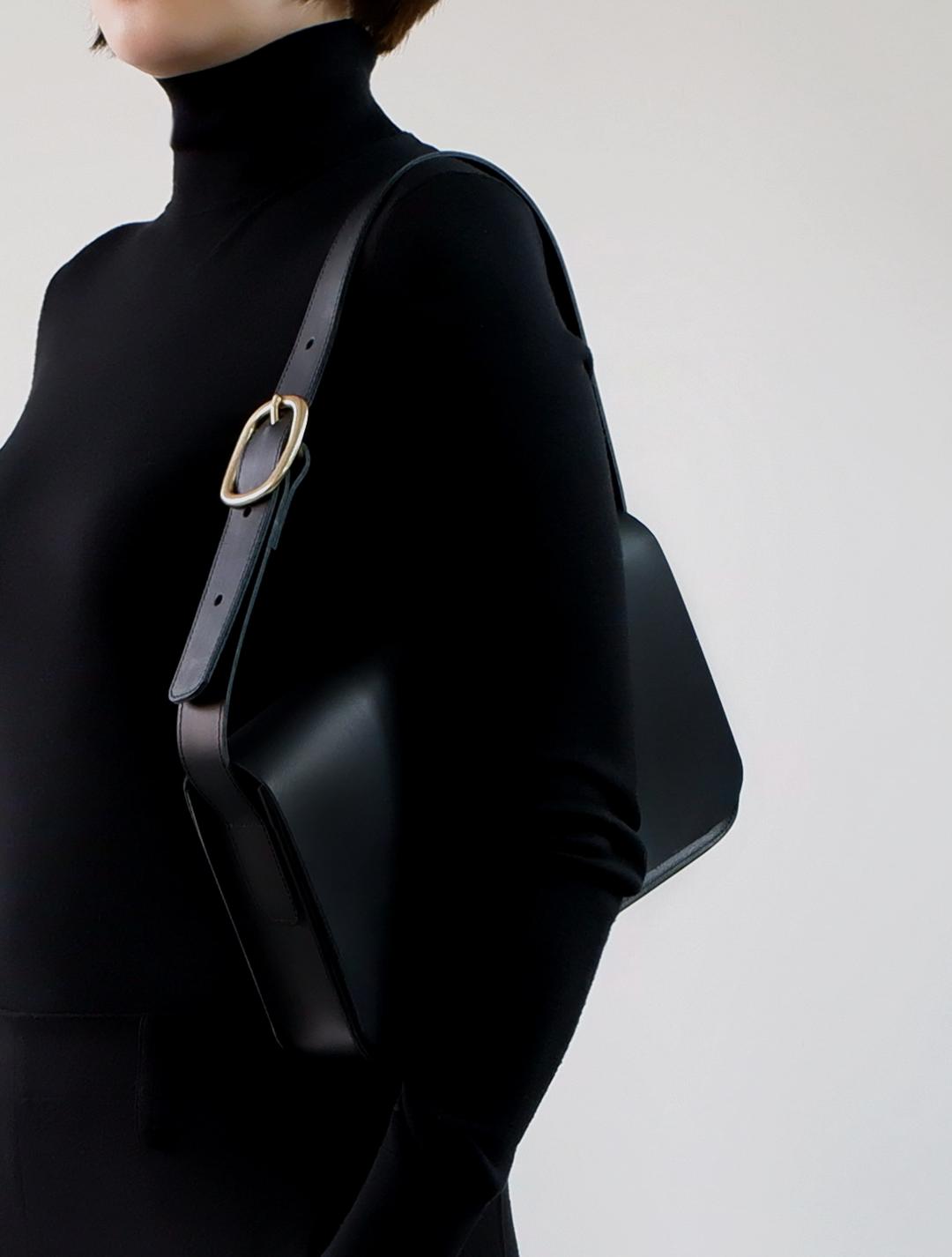 [주문제작] 코운 오일리 바게트 백 블랙