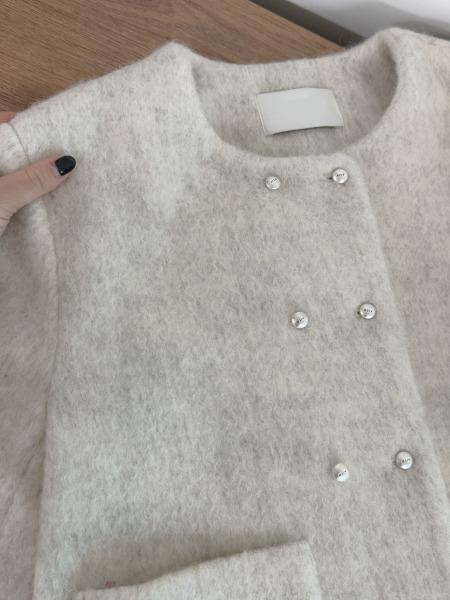 어베러데이 (주문폭주🤍) 진주 더블버튼 라운드 울 코트 - 2C