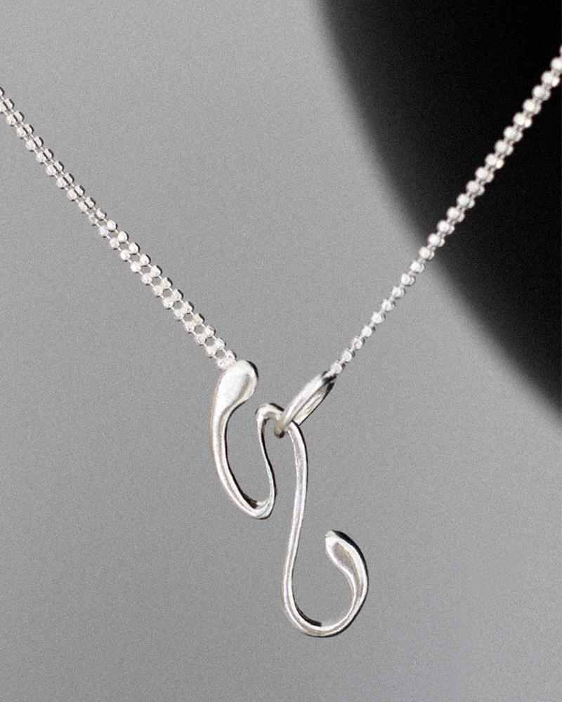 Thetic necklace