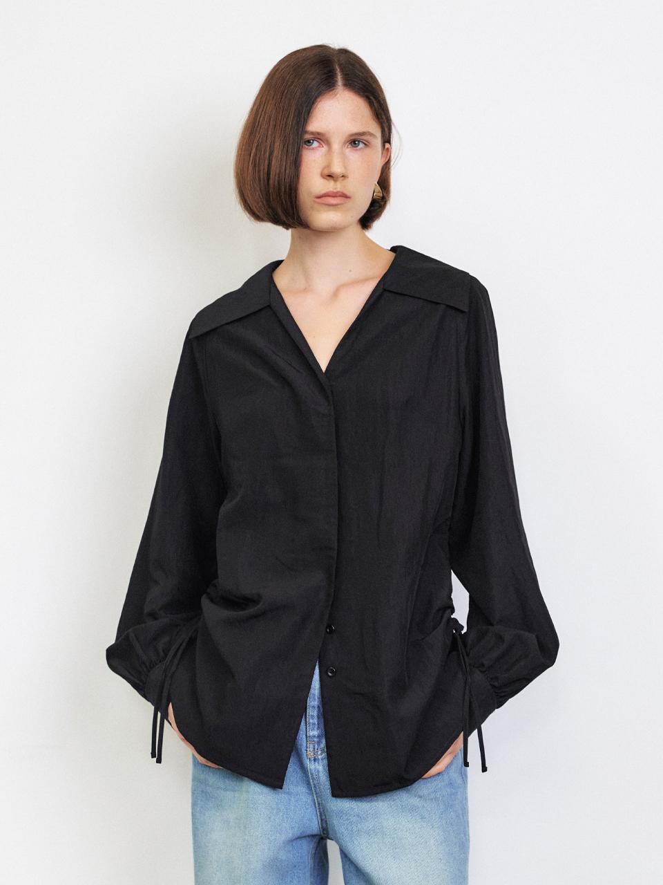 SAILOR COLLAR HIDDEN BUTTON BLOUSE [IVORY][BLACK]