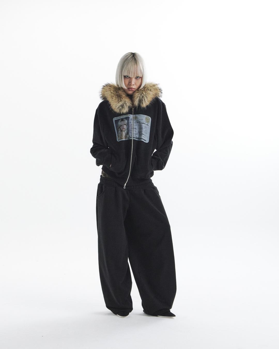 id card hooded zip-up- black