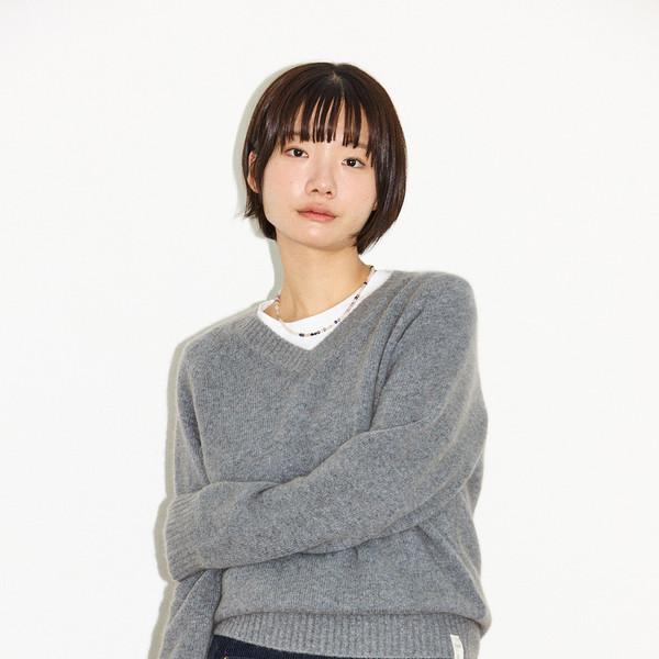 Raccoon V-neck knit / Grey