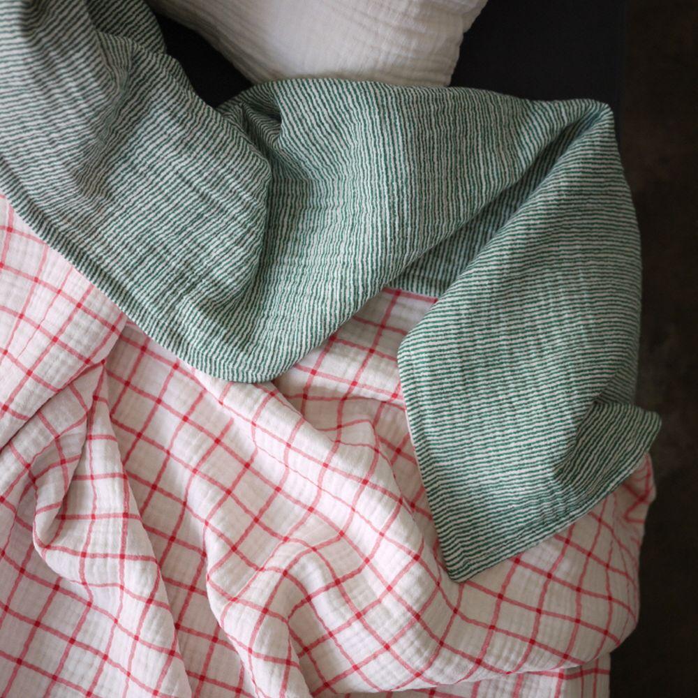 6Layer  gauze blanket (red square+green stripe)