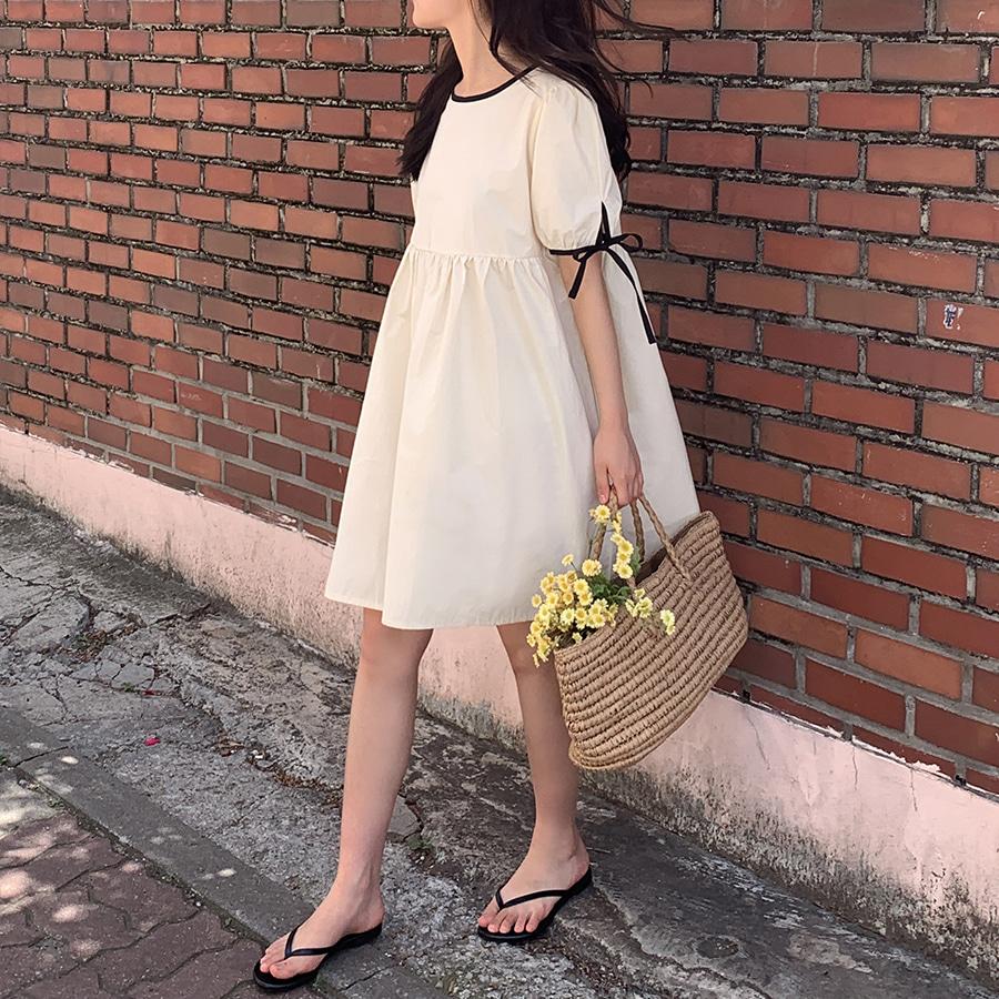 [데이트룩🥰아방핏] [크림 당일발송] 리본배색 셔링 벌룬원피스 퍼프소매 러블리 리본원피스 여름신상 꽃놀이룩 임부복 빅사이즈 통통원피스