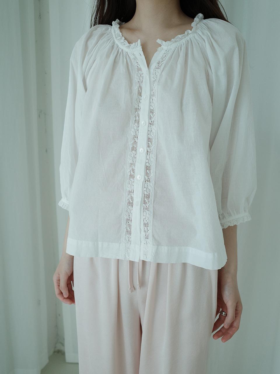 hidden lace cotton blouse