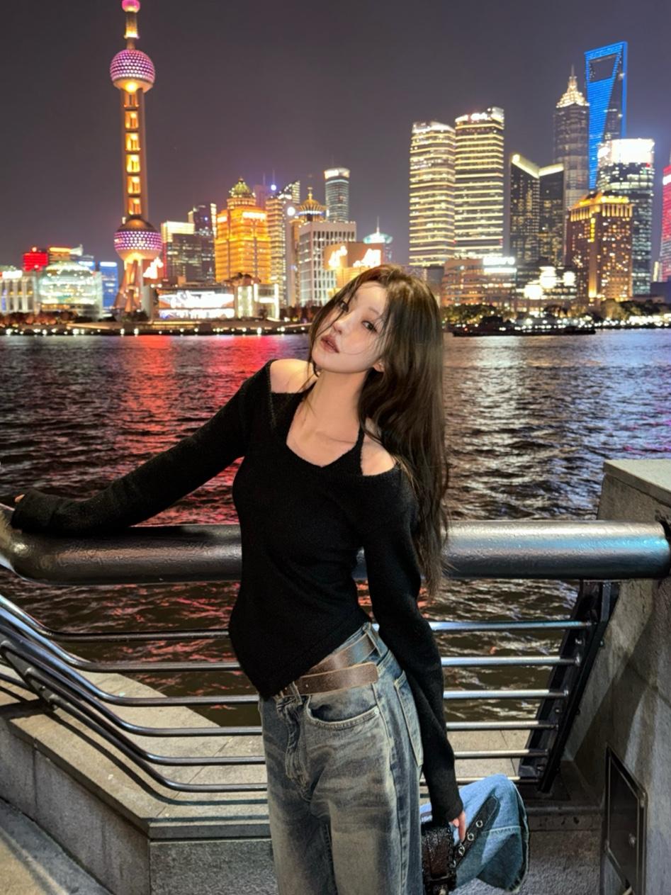 Halter Neck Off-Shoulder Knit (Black)