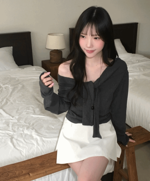 리본 오프숄더 티셔츠