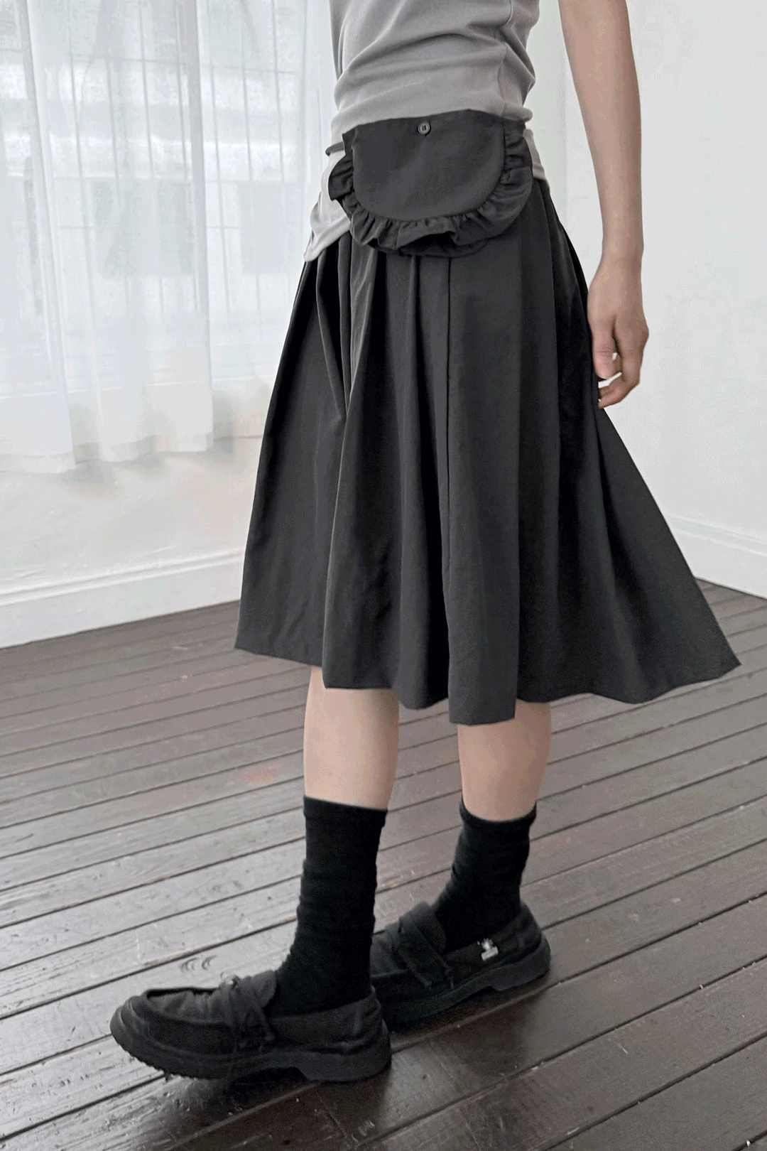 PLEATS FRILL POCKET SKIRT
