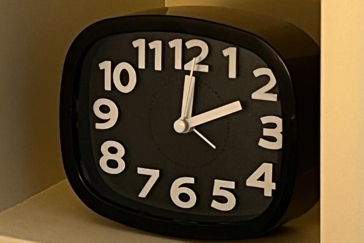 블랙 레오 알람 무소음 탁상시계