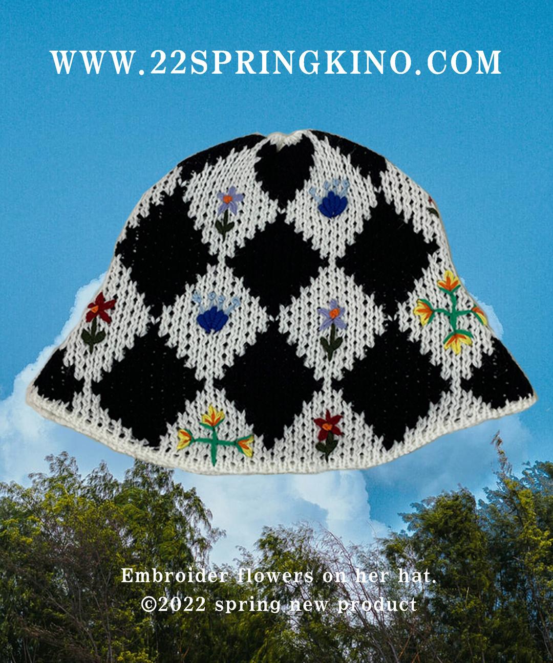 (3col) Embroider flowers on her hat