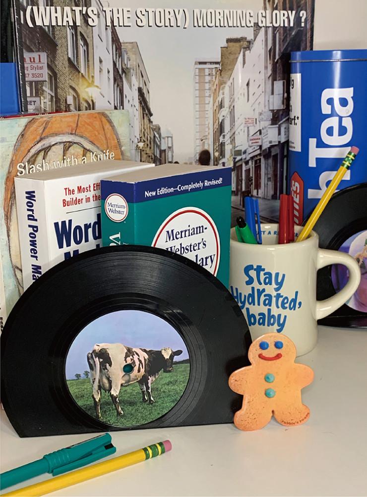 [모모피너츠] ☞2월말출고예정☜ 빈티지카우 레코드 바이닐 LP 책선반 책 스탠드 데스크탑 장식 서류받침대