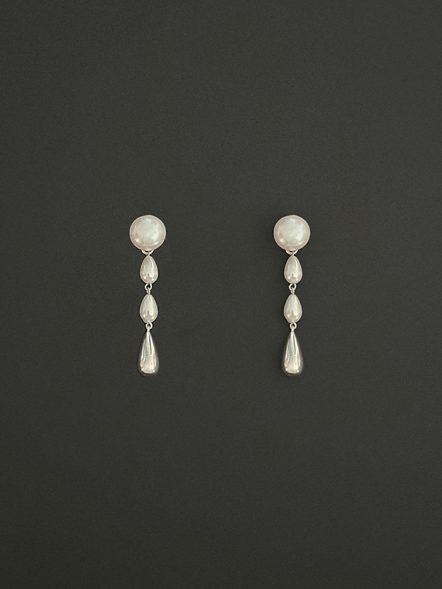 Vintage ssante in pearl earring