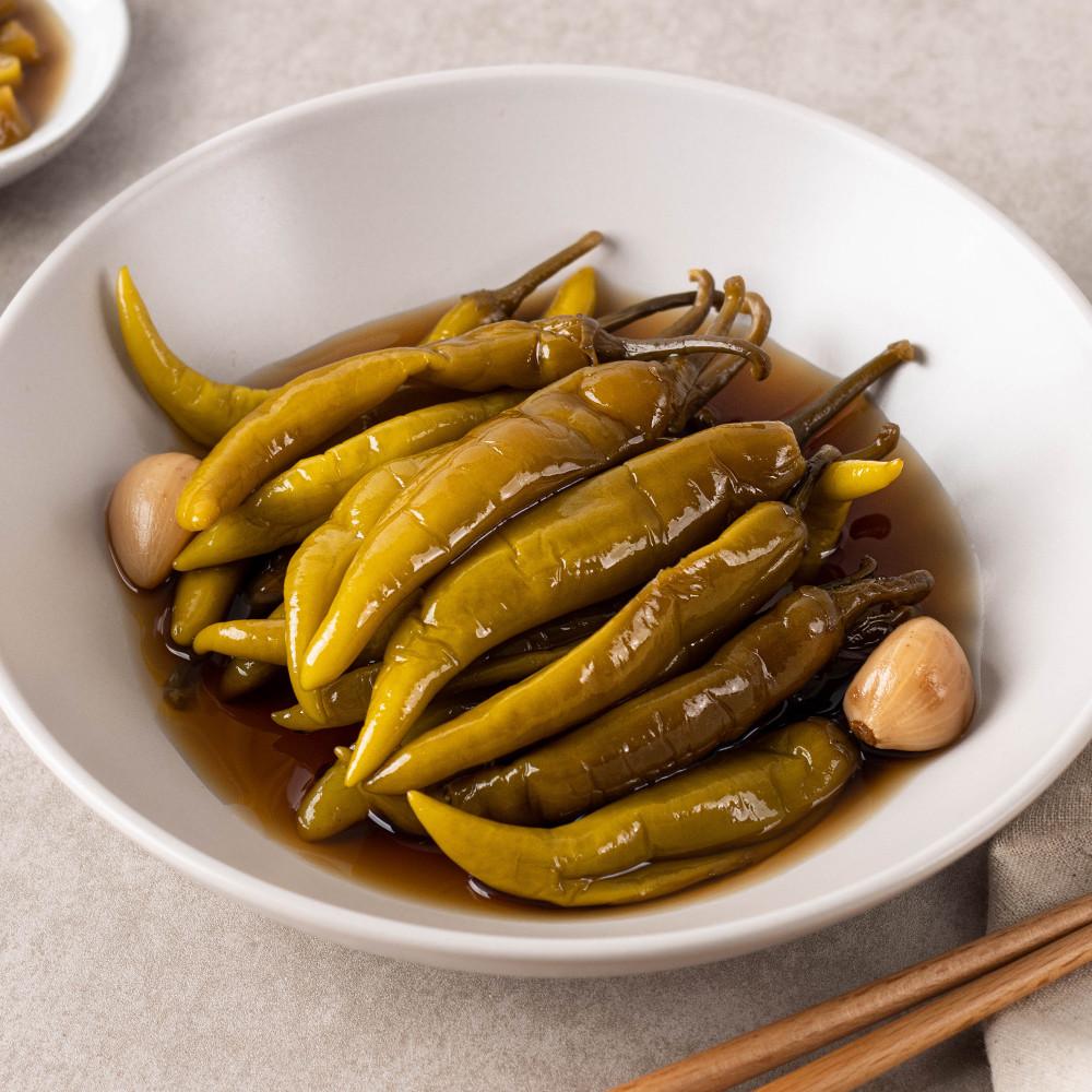 새콤달콤 밥반찬 간장 고추 장아찌