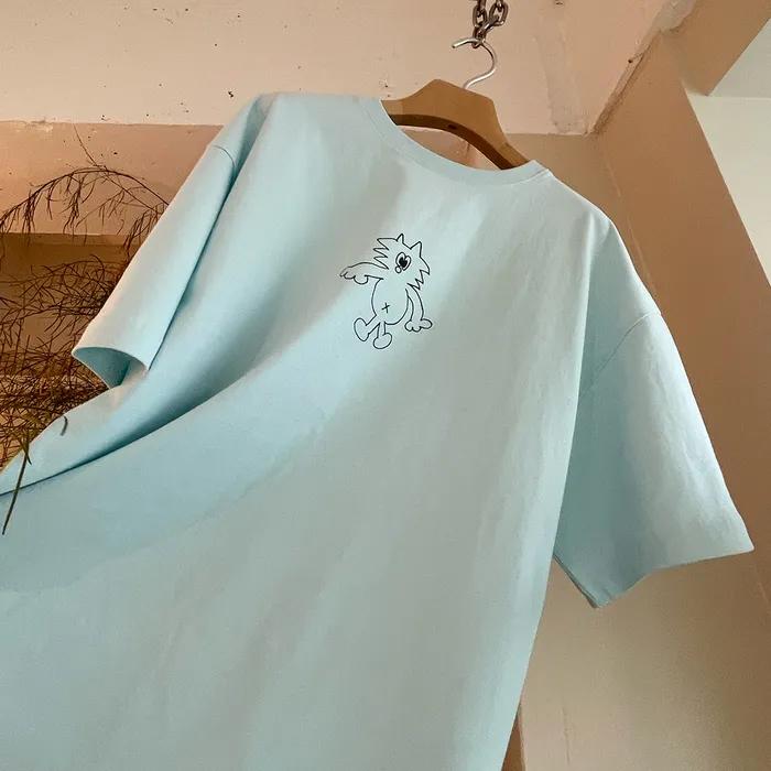 Standing Peter T-shirt Sky