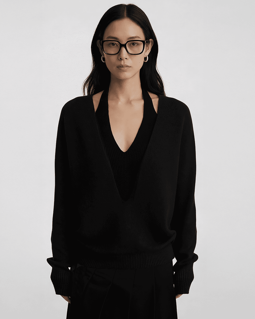 미니멀 딥 브이넥 루즈핏 니트